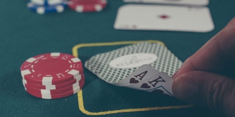 11jl Casino baccarat game displayed on a Filipino player's smartphone
